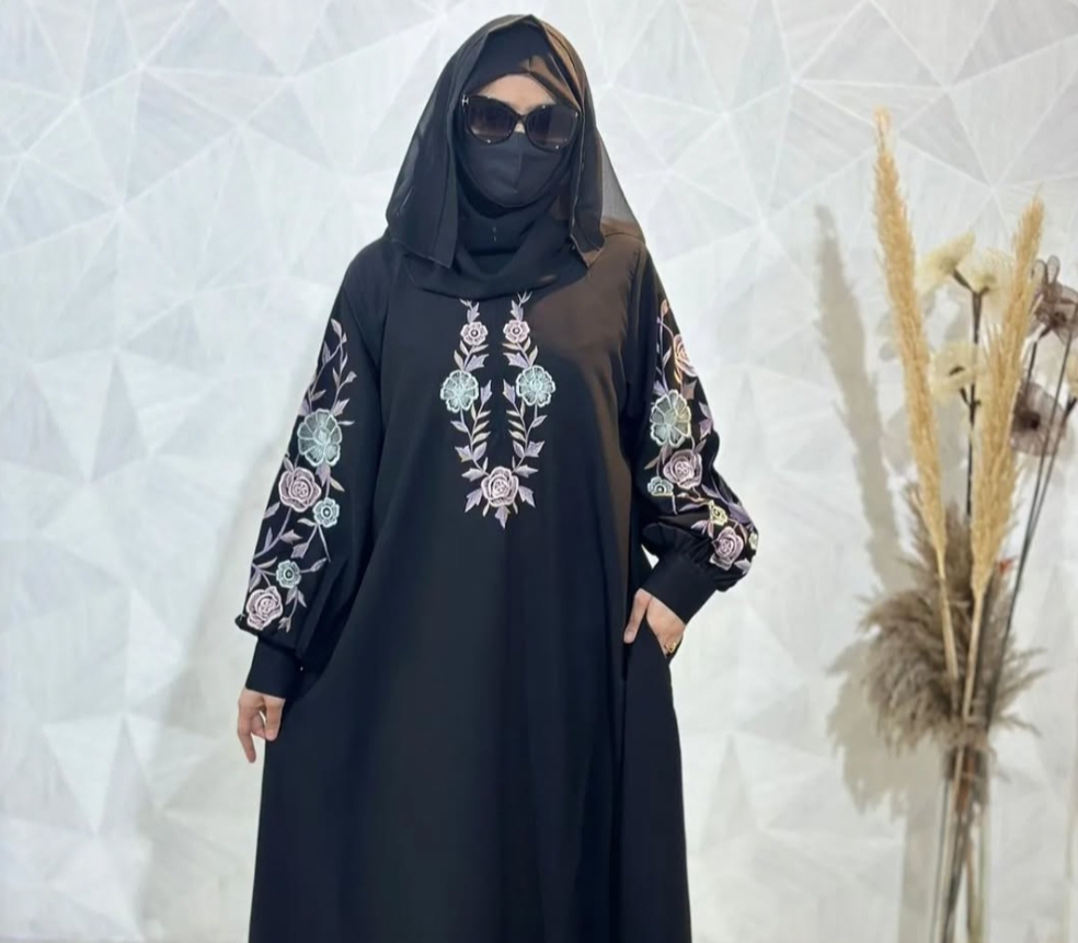 Dubai Style Abayas | Shop Online Now at F Mall | Discounts | free shipping 